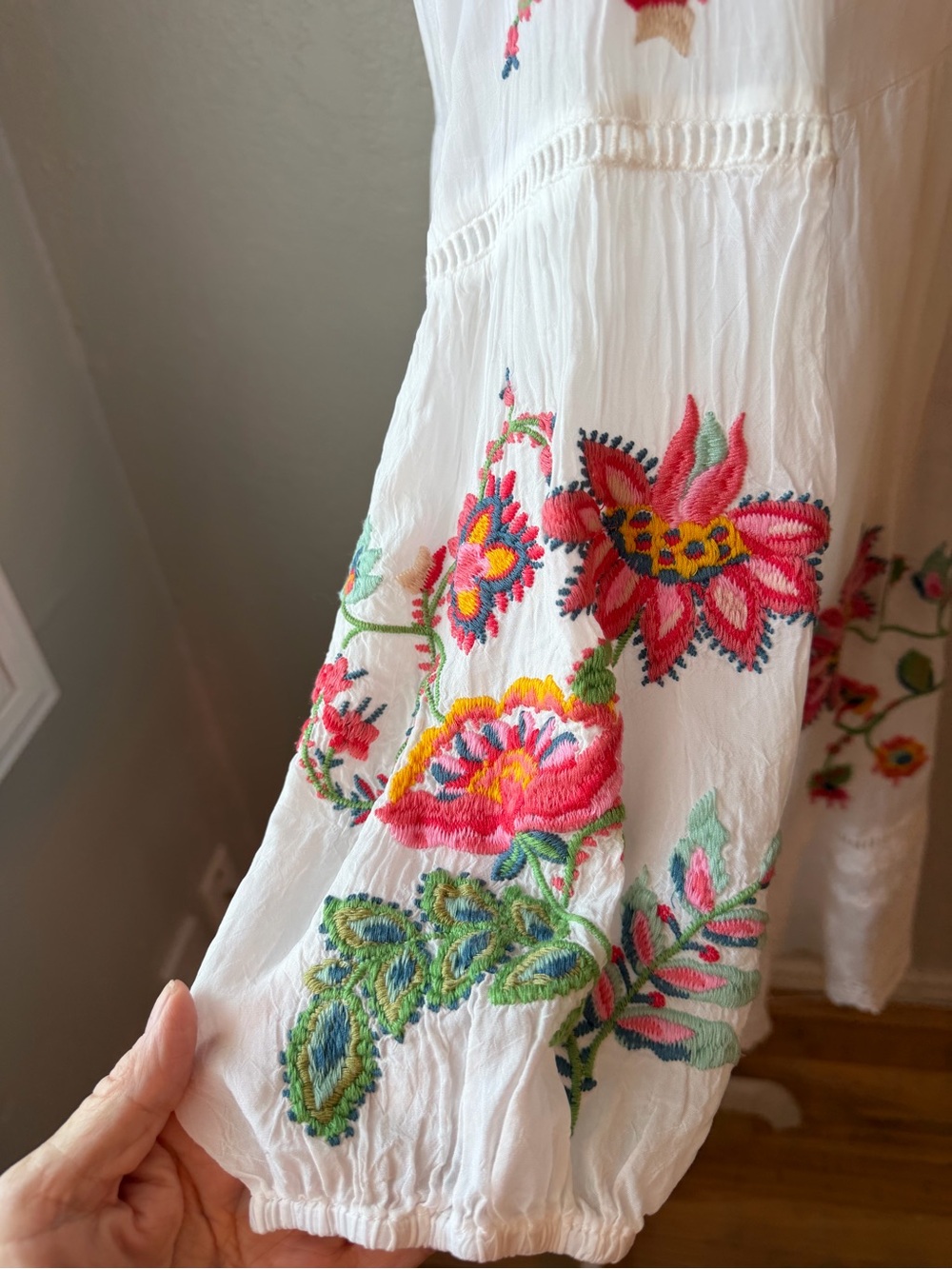 NWT. Johnny Was  White Embroidered Floral Boho Dress Size Small - Picture 3 of 15